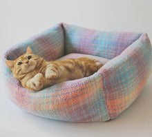 Load image into Gallery viewer, Cute warm and soft winter bed for cats, small dogs winter four season bedding supplies