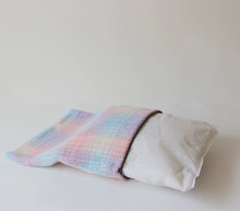 Load image into Gallery viewer, Cute warm and soft winter bed for cats, small dogs winter four season bedding supplies