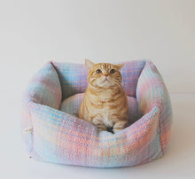 Load image into Gallery viewer, Cute warm and soft winter bed for cats, small dogs winter four season bedding supplies