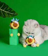 Load image into Gallery viewer, Bee Style Catnip & Silvervine Self-play Toys, No Sound, Cute Cat Accessories Supply