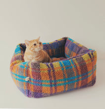 Load image into Gallery viewer, Warm and soft winter bed for cats small dogs pets, cute fun unique four season comfy soft bedding supplies