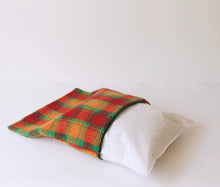 Load image into Gallery viewer, Cute warm and soft winter bed resting pad for cats and small dogs unique four season bedding supplies