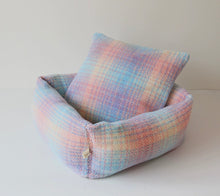 Load image into Gallery viewer, Cute warm and soft winter bed for cats, small dogs winter four season bedding supplies