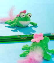 Load image into Gallery viewer, Cute Frog style catnip cat toy