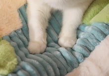 Load image into Gallery viewer, Warm winter bed for cat and small pet, cute fun unique winter warm comfy soft bedding supplies