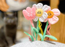 Load image into Gallery viewer, Flower style cute unique cat teaser, catnip toy