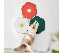 Load image into Gallery viewer, Flower Style Cat scratcher, scratching post toys
