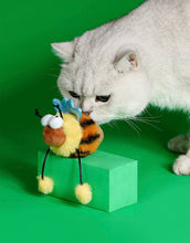 Load image into Gallery viewer, Bee Style Catnip &amp; Silvervine Self-play Toys, No Sound, Cute Cat Accessories Supply
